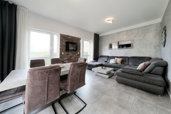 Obývací pokoj s kk - Pronájem domu 124 m², Nelahozeves