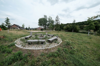 Outdoorový areál v sousedství - Pronájem domu 124 m², Nelahozeves