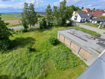 pohled od panelového domu - Prodej pozemku 2803 m², Veselí nad Lužnicí