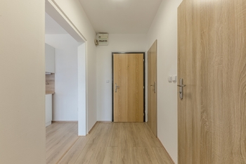 předsíň - Prodej bytu 2+kk v osobním vlastnictví 39 m², Praha 4 - Krč