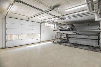 Prostor garáží - Pronájem bytu 2+kk v osobním vlastnictví 63 m², Praha 8 - Libeň