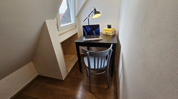 Pracovní kout - Pronájem bytu 1+kk v osobním vlastnictví 42 m², Praha 7 - Holešovice