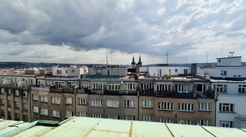 Výhled z okna - Pronájem bytu 1+kk v osobním vlastnictví 42 m², Praha 7 - Holešovice