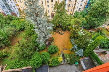 Zahrada ve vnitrobloku - Pronájem bytu 2+1 v osobním vlastnictví 90 m², Praha 2 - Vinohrady