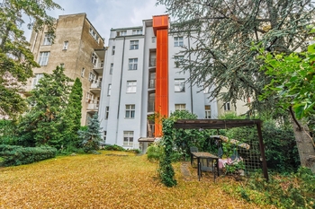 Zahrada vnitroblok - Pronájem bytu 2+1 v osobním vlastnictví 90 m², Praha 2 - Vinohrady