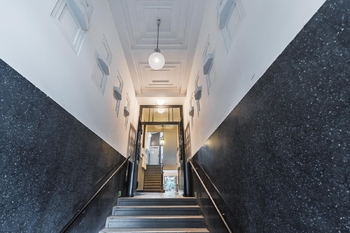 Schodiště Chopinova  - Pronájem bytu 2+1 v osobním vlastnictví 90 m², Praha 2 - Vinohrady