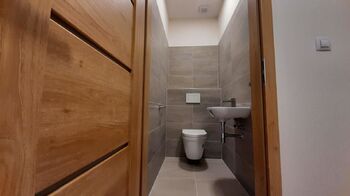 Samostatné WC - Pronájem domu 80 m², Postřižín