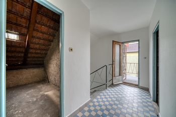chodba v patře - Prodej domu 87 m², Starý Kolín