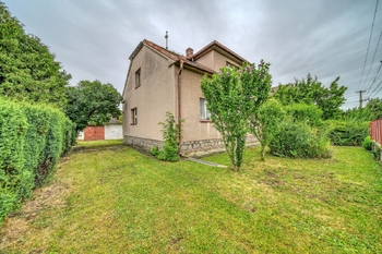 pohled na dům od vjezdu - Prodej domu 87 m², Starý Kolín