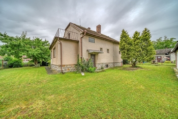 pohled na dům ze zahrady - Prodej domu 87 m², Starý Kolín