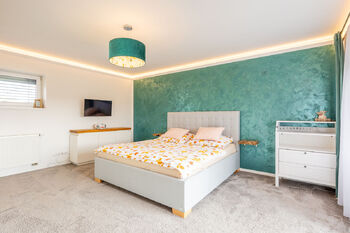 Prodej domu 199 m², Hovorčovice