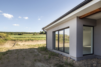 francouzská okna na pozemek - Prodej domu 121 m², Srbeč