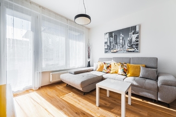 Obývací pokoj - Pronájem bytu 3+kk v osobním vlastnictví 75 m², Praha 9 - Čakovice