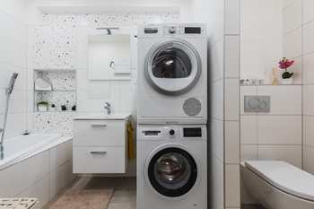 Koupelna  - Pronájem bytu 3+kk v osobním vlastnictví 75 m², Praha 9 - Čakovice