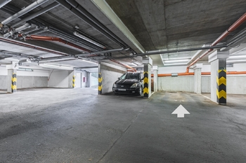 Garážové stání - Pronájem bytu 3+kk v osobním vlastnictví 75 m², Praha 9 - Čakovice
