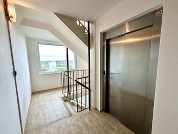 Prodej bytu 3+1 v osobním vlastnictví 75 m², Praha 5 - Stodůlky