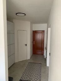 Pronájem domu 220 m², Ohrobec