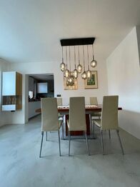 Pronájem domu 220 m², Ohrobec