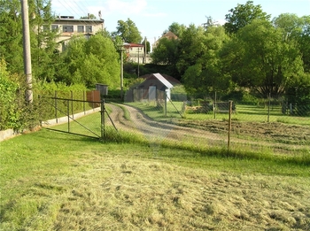 příjezdová cesta z jihu - Prodej pozemku 1492 m², Lnáře