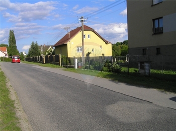 příjezdová komunikace - Prodej pozemku 1492 m², Lnáře