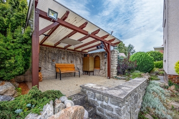 Posezení na zahradě - Prodej domu 182 m², Kutná Hora