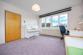 Pokoj 2 v přízemí - Prodej domu 182 m², Kutná Hora