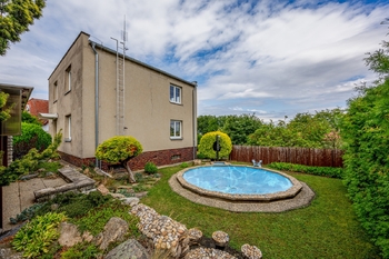 Zahrada, pohled na dům - Prodej domu 182 m², Kutná Hora