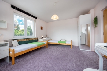 Pokoj 2 v přízemí - Prodej domu 182 m², Kutná Hora
