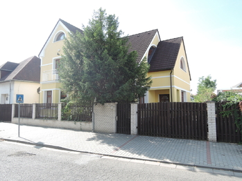 Pronájem domu 280 m², Beroun