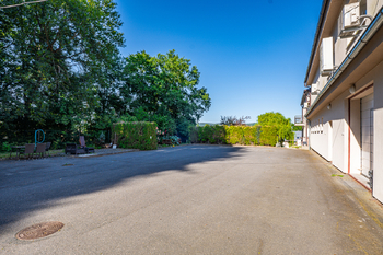 dvůr pto manipulaci a parkování ... - Prodej výrobních prostor 880 m², Světlá nad Sázavou