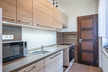 byt v 2. NP - kuchyně se spižírnou ... - Prodej výrobních prostor 880 m², Světlá nad Sázavou