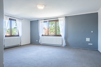 byt v 2. NP - denní pokoj ... - Prodej výrobních prostor 880 m², Světlá nad Sázavou