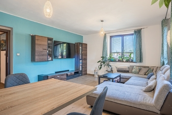 byt v 1. NP - denní pokoj ... - Prodej výrobních prostor 880 m², Světlá nad Sázavou
