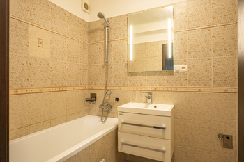 byt v 2. NP - koupelna ... - Prodej výrobních prostor 880 m², Světlá nad Sázavou