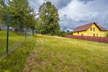 Prodej pozemku 908 m², Jince