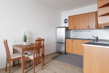 Pronájem bytu 2+kk v osobním vlastnictví 48 m², Praha 8 - Troja