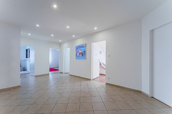 Prodej domu 306 m², Zlatníky-Hodkovice
