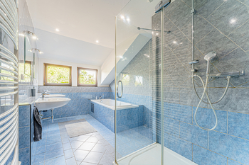 Prodej domu 306 m², Zlatníky-Hodkovice