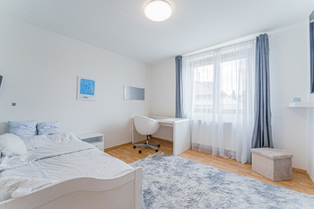 Prodej domu 306 m², Zlatníky-Hodkovice
