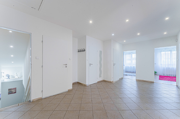 Prodej domu 306 m², Zlatníky-Hodkovice