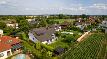 Prodej domu 306 m², Zlatníky-Hodkovice
