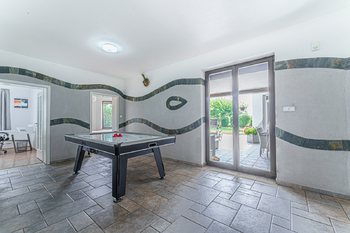 Prodej domu 306 m², Zlatníky-Hodkovice