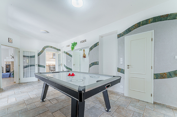 Prodej domu 306 m², Zlatníky-Hodkovice