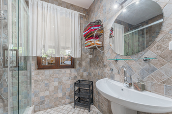 Prodej domu 306 m², Zlatníky-Hodkovice
