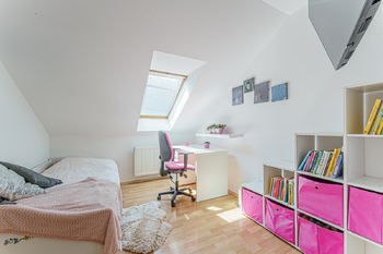 Prodej domu 306 m², Zlatníky-Hodkovice