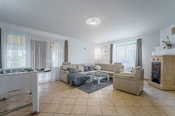 Prodej domu 306 m², Zlatníky-Hodkovice