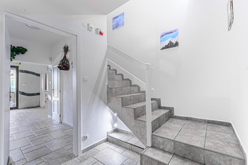 Prodej domu 306 m², Zlatníky-Hodkovice