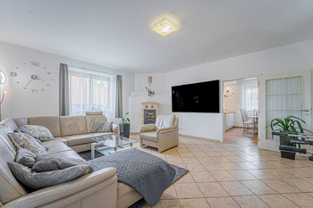Prodej domu 306 m², Zlatníky-Hodkovice