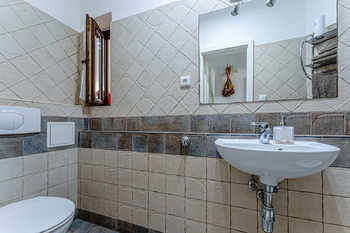 Prodej domu 306 m², Zlatníky-Hodkovice