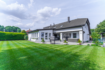 Prodej domu 306 m², Zlatníky-Hodkovice